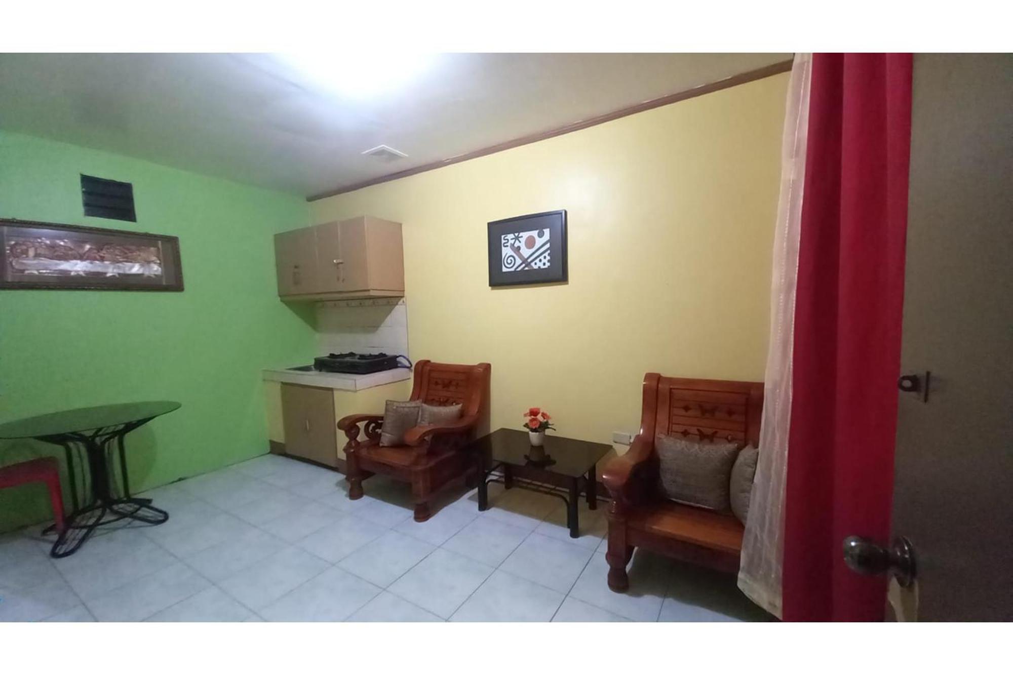 Oyo 1048 Jomckayl Apartelle Naga  Exterior foto