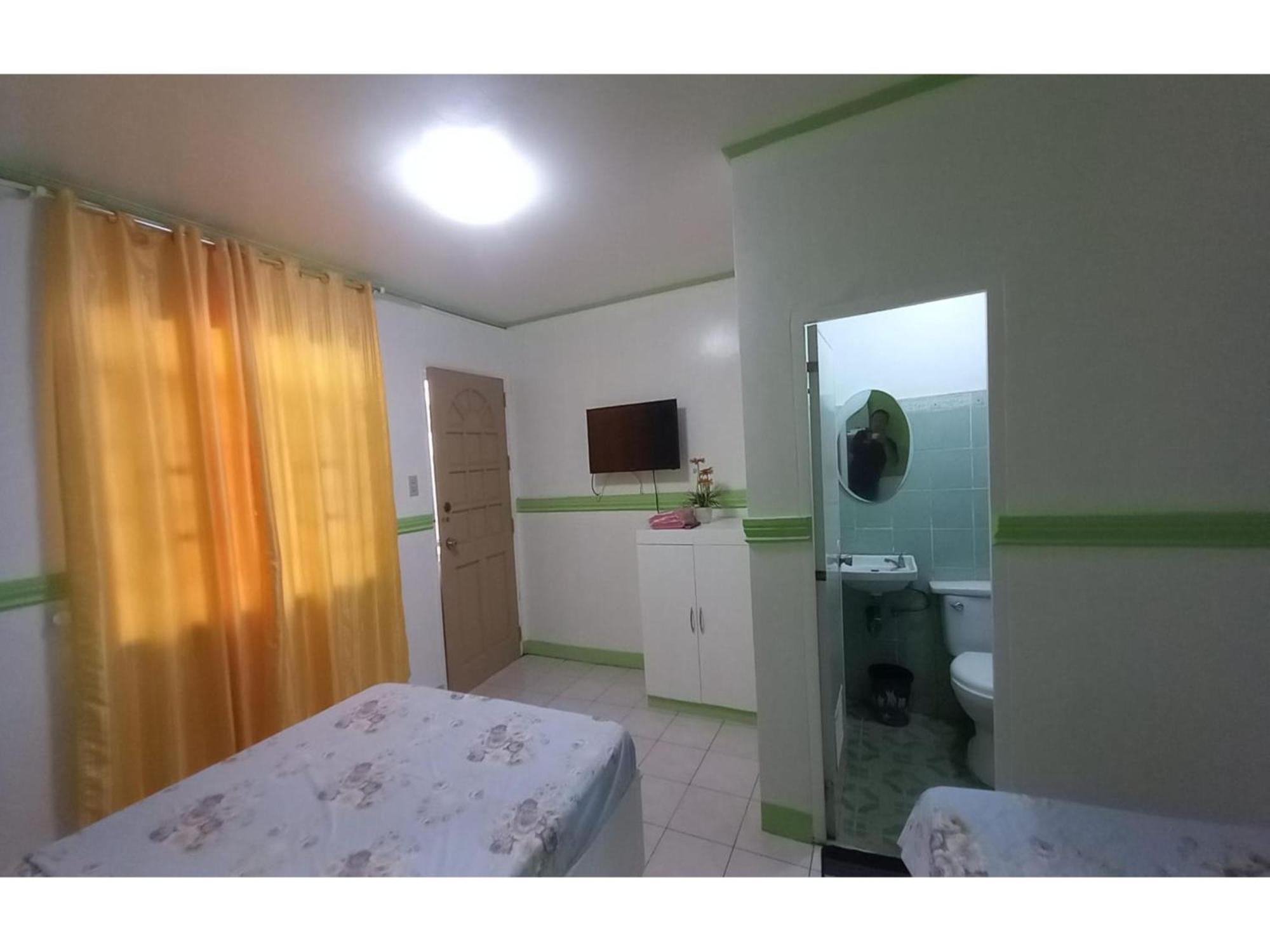 Oyo 1048 Jomckayl Apartelle Naga  Exterior foto