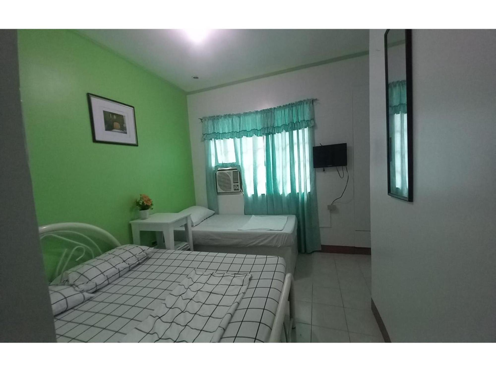 Oyo 1048 Jomckayl Apartelle Naga  Exterior foto