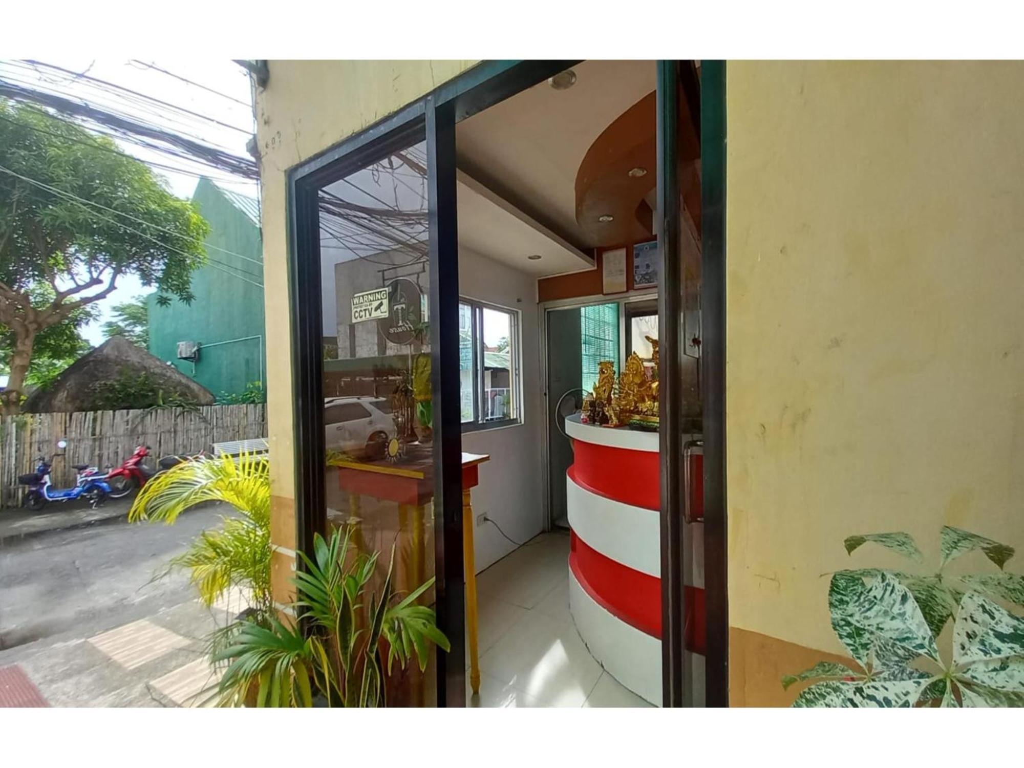 Oyo 1048 Jomckayl Apartelle Naga  Exterior foto